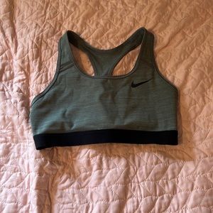 Medium Nike medium sports bra with no padding